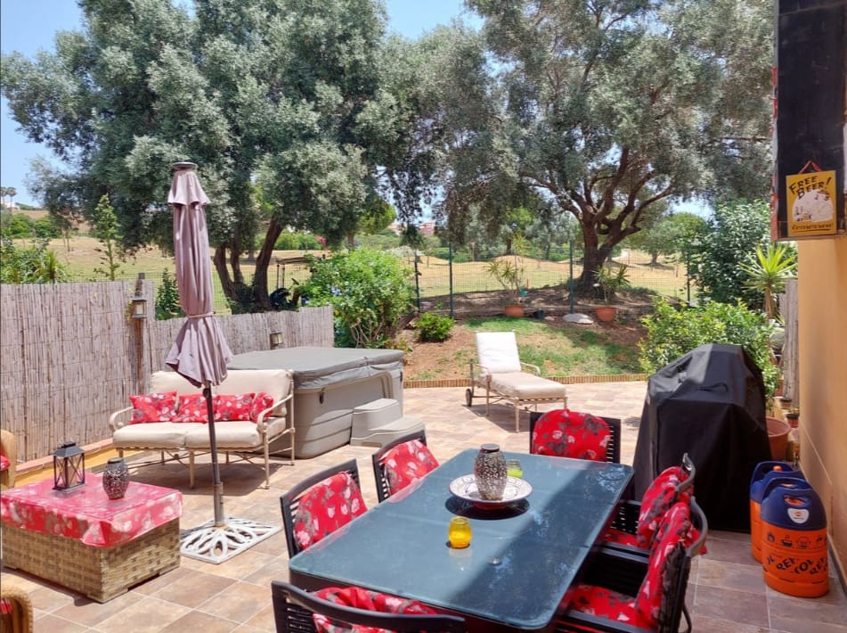 3 quarto Casa em Banda para venda em La Duquesa / Puerto de la Duquesa com piscina garagem - 345 000 € (Ref: 9446982)