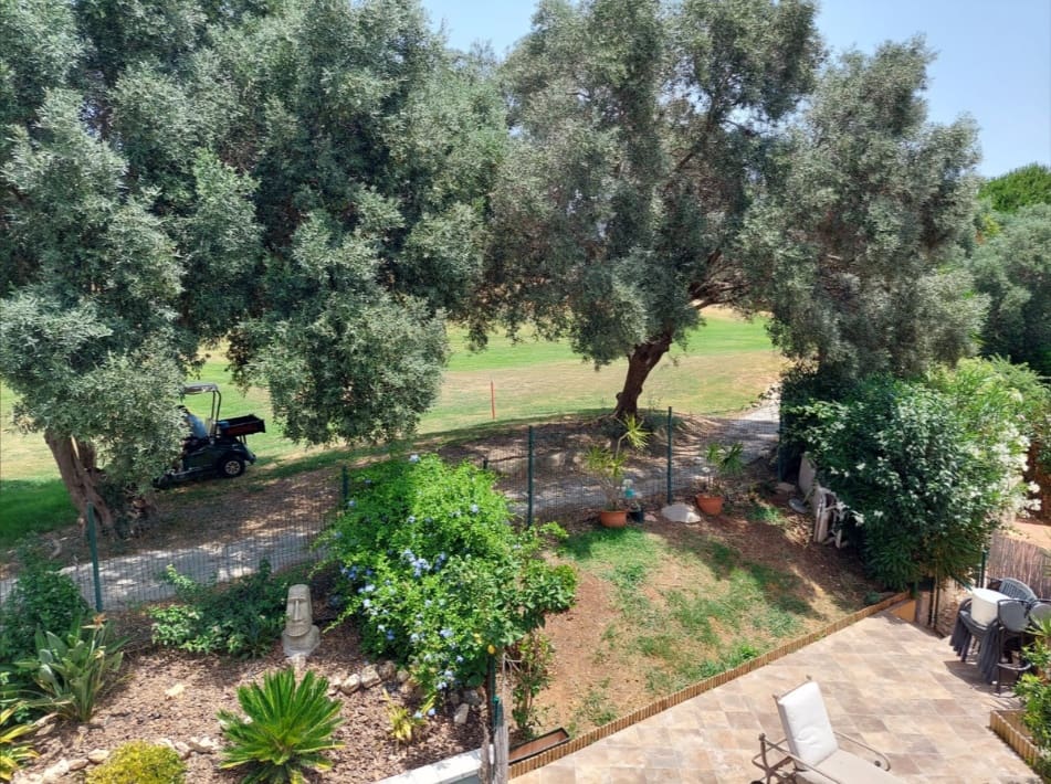 3 quarto Casa em Banda para venda em La Duquesa / Puerto de la Duquesa com piscina garagem - 345 000 € (Ref: 9446982)