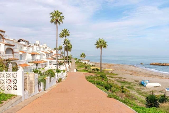 3 quarto Casa em Banda para venda em La Duquesa / Puerto de la Duquesa, Manilva com piscina - 290 000 € (Ref: 9449244)