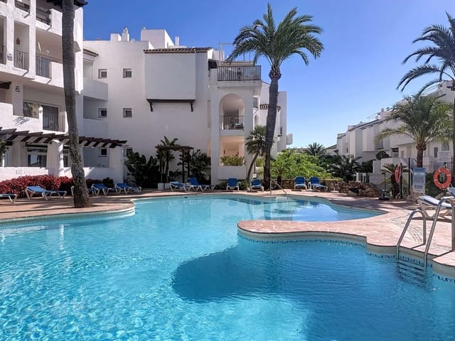 2 bedroom Apartment for sale in La Duquesa / Puerto de la Duquesa, Manilva with pool - € 400,000 (Ref: 9449251)