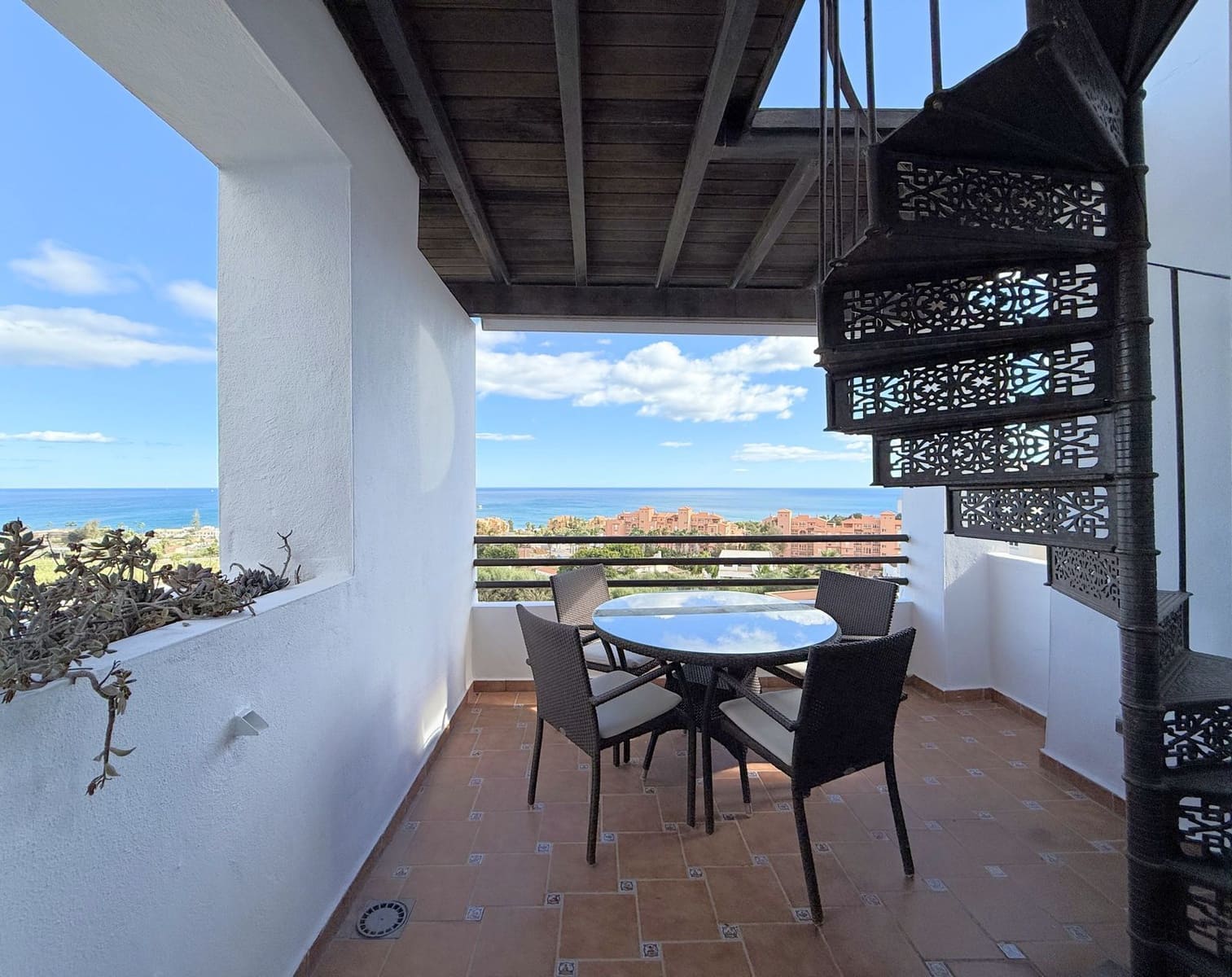 2 sypialnia Penthouse na sprzedaż w La Duquesa / Puerto de la Duquesa z basenem garażem - 315 000 € (Ref: 9449257)