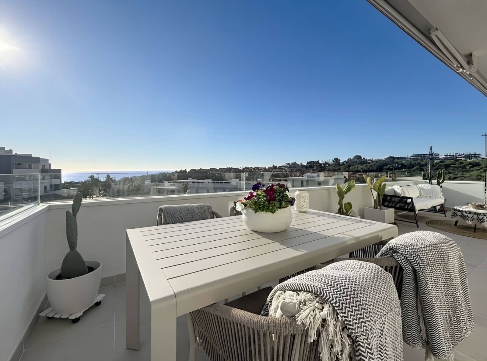 2 soverom Penthouse til salgs i Estepona med svømmebasseng - € 515 000 (Ref: 9449268)