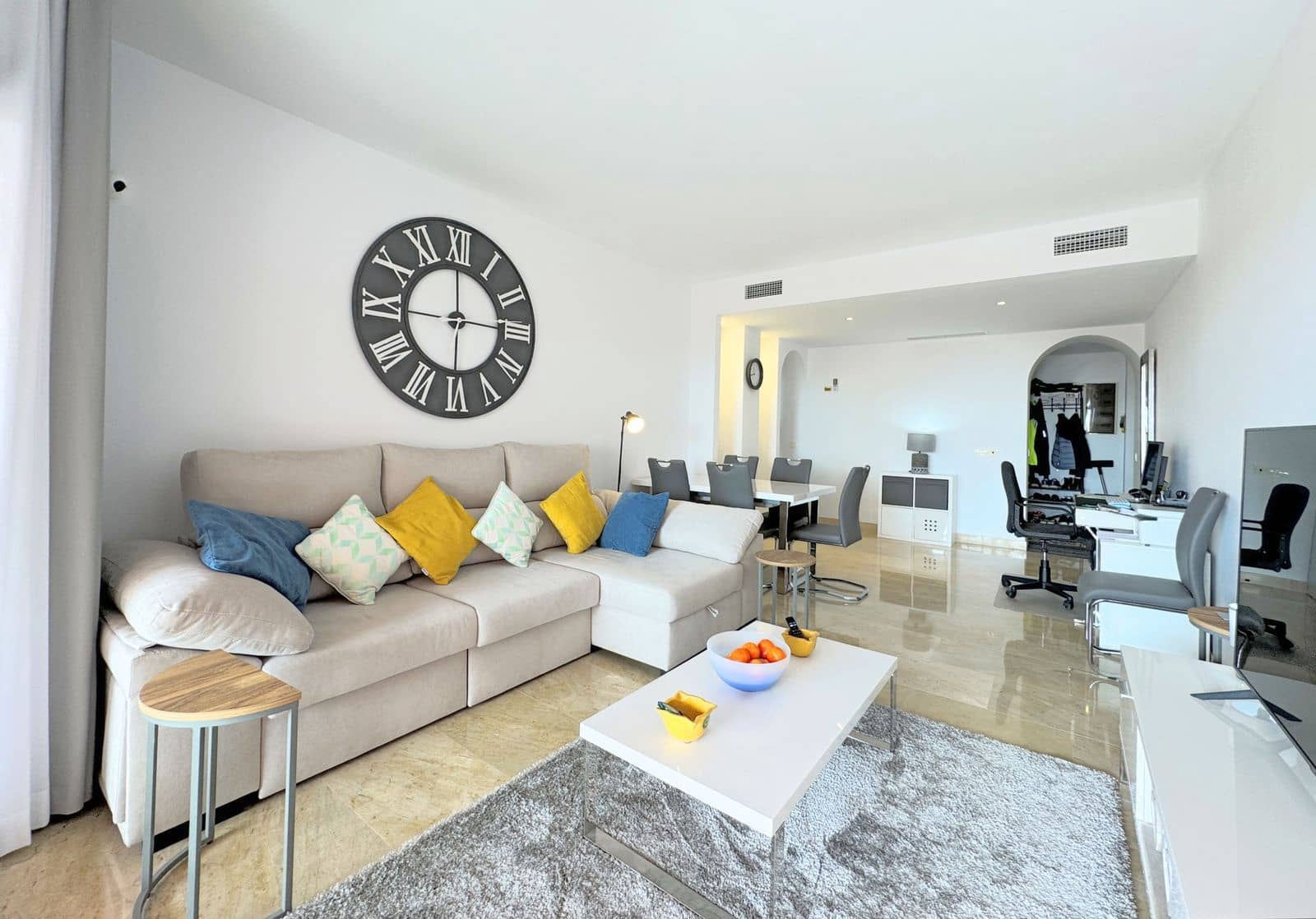 2 soveværelse Lejlighed til salg i La Duquesa / Puerto de la Duquesa med swimmingpool - € 329.000 (Ref: 9449270)