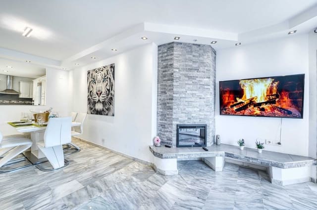 2 soveværelse Lejlighed til salg i Elviria, Marbella med swimmingpool garage - € 470.000 (Ref: 9452030)