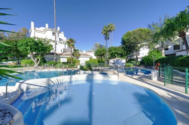 2 soveværelse Lejlighed til salg i Elviria, Marbella med swimmingpool garage - € 470.000 (Ref: 9452030)