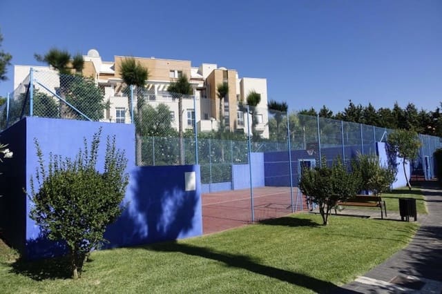 3 bedroom Penthouse for sale in New Golden Mile, Estepona with pool garage - € 450,000 (Ref: 9452031)