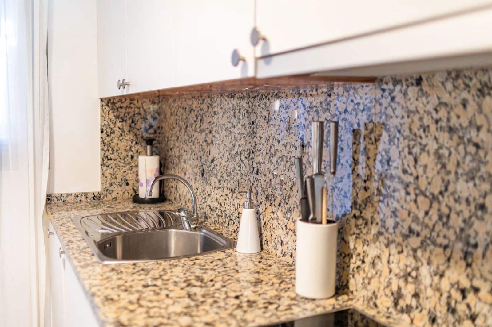 2 bedroom Apartment for sale in Benahavis with pool garage - € 450,000 (Ref: 9452041)