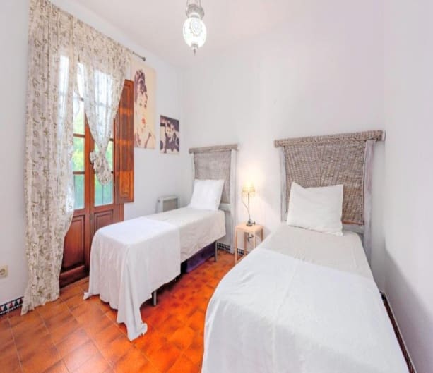 2 bedroom Apartment for sale in La Duquesa / Puerto de la Duquesa with garage - € 292,000 (Ref: 9452100)