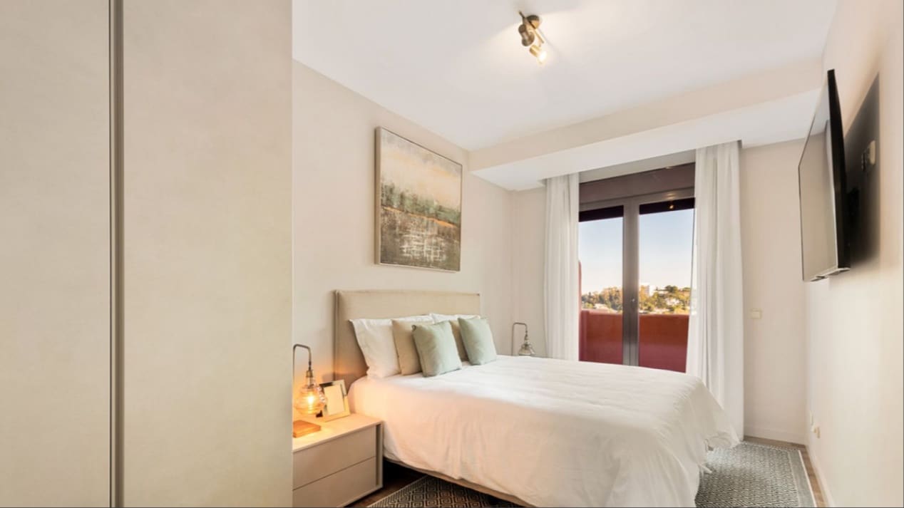 2 bedroom Apartment for sale in El Paraiso with pool garage - € 360,000 (Ref: 9452239)