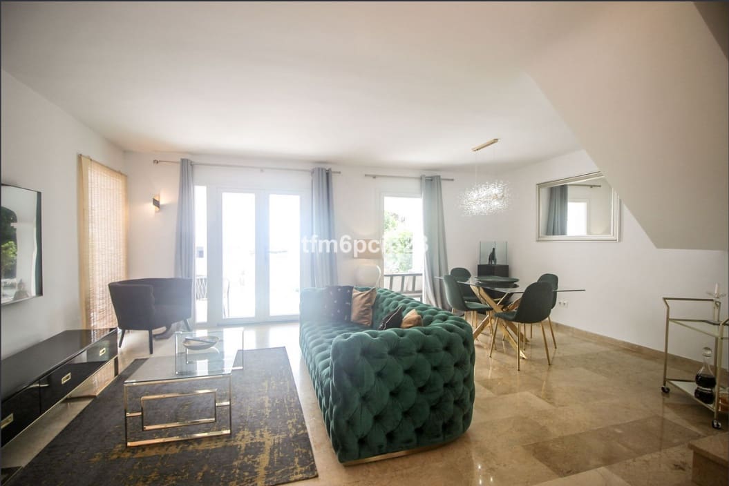 3 bedroom Semi-detached Villa for sale in La Duquesa / Puerto de la Duquesa with garage - € 399,000 (Ref: 9452350)