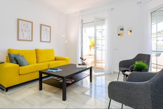 Apartamento de 2 habitaciones en Estepona en venta con piscina - 495.000 € (Ref: 9452385)