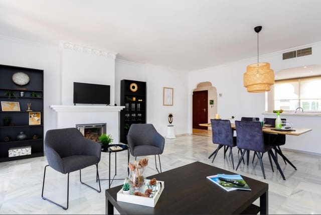 Apartamento de 2 habitaciones en Estepona en venta con piscina - 495.000 € (Ref: 9452385)