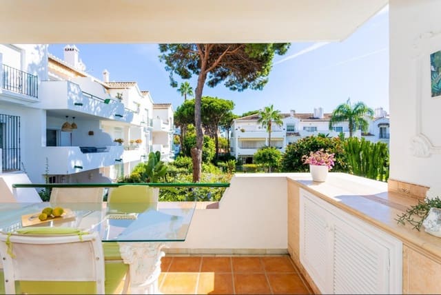 Apartamento de 2 habitaciones en Estepona en venta con piscina - 495.000 € (Ref: 9452385)