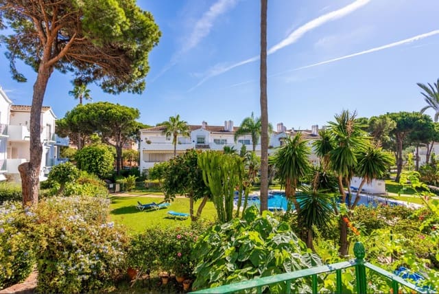 Apartamento de 2 habitaciones en Estepona en venta con piscina - 495.000 € (Ref: 9452385)