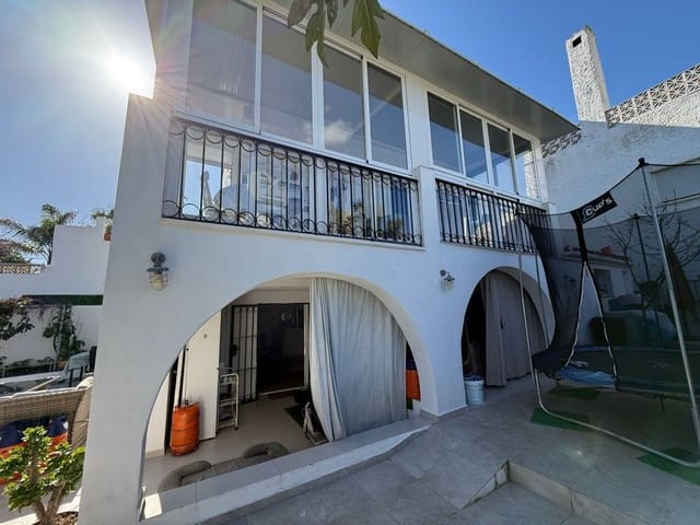 Casa de 3 habitaciones en Estepona en venta con piscina garaje - 380.000 € (Ref: 9452404)