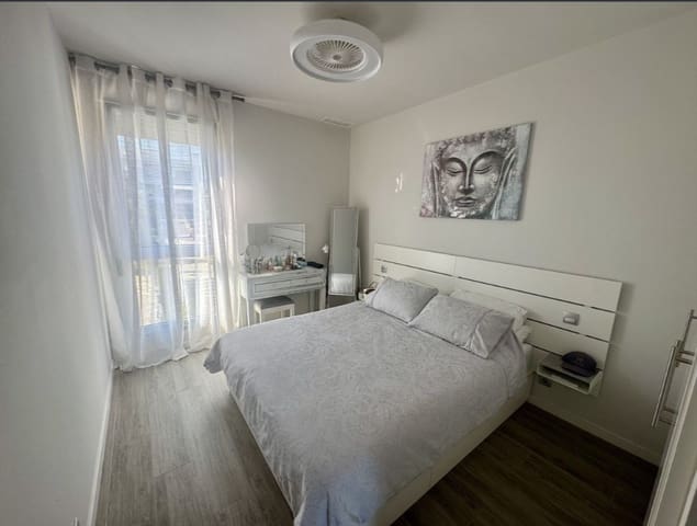 2 quarto Penthouse para venda em Estepona com piscina garagem - 445 000 € (Ref: 9452409)