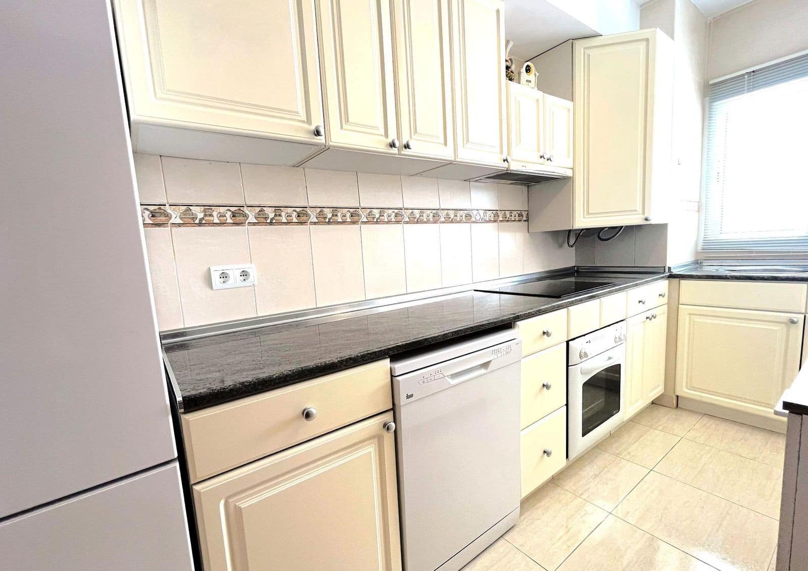 2 sypialnia Apartament na sprzedaż w Manilva z basenem - 286 000 € (Ref: 9452899)