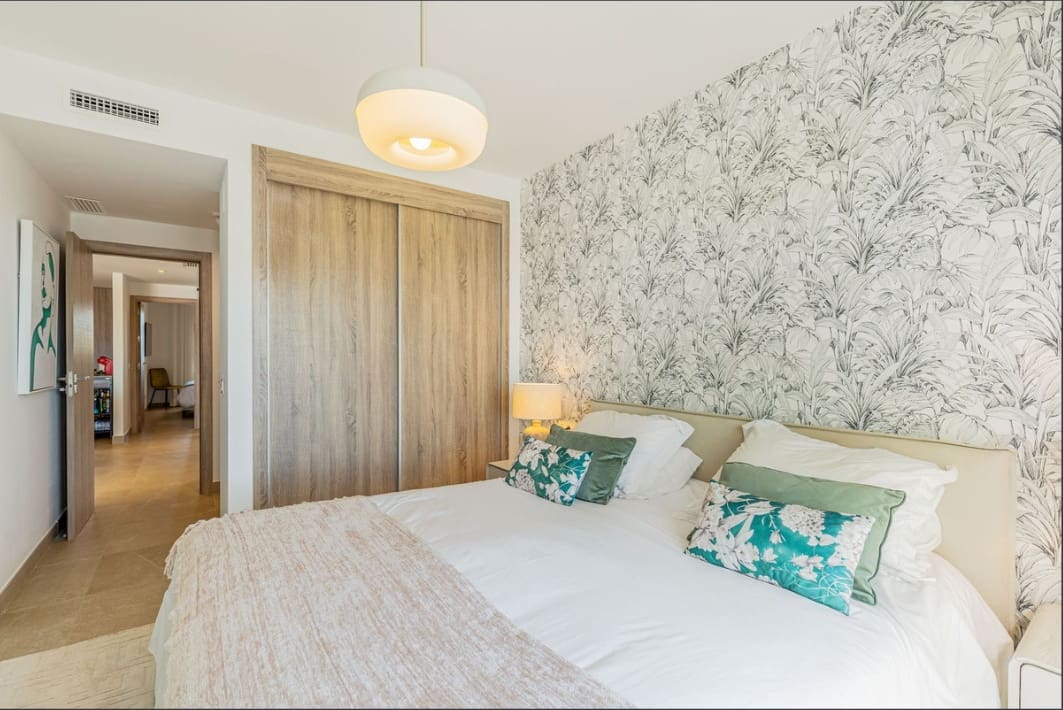 2 bedroom Penthouse for sale in Estepona with pool - € 450,000 (Ref: 9452908)