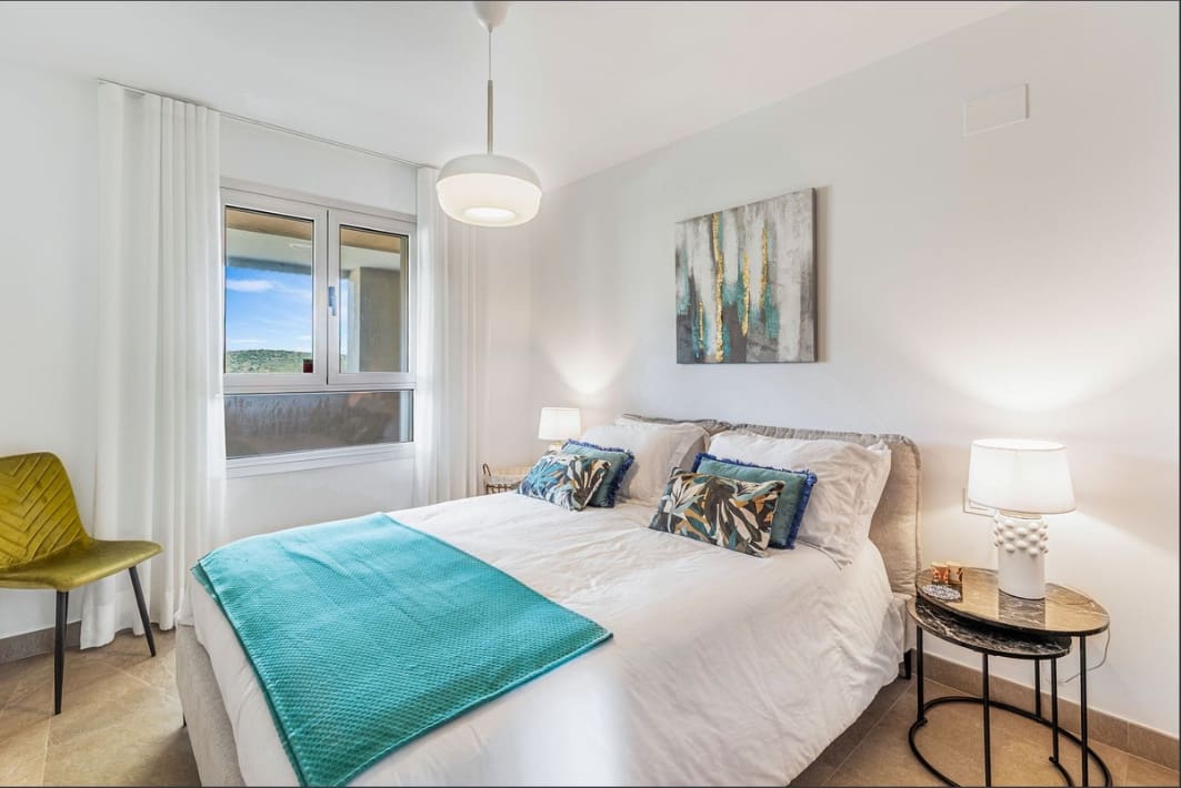 2 bedroom Penthouse for sale in Estepona with pool - € 450,000 (Ref: 9452908)