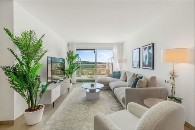 2 bedroom Penthouse for sale in Estepona with pool - € 450,000 (Ref: 9452908)