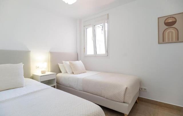 Apartamento de 2 habitaciones en Manilva en venta con piscina - 329.000 € (Ref: 9452910)