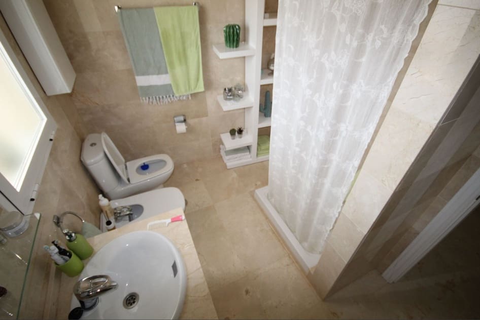 2 soverom Leilighet til salgs i Riviera del Sol med svømmebasseng garasje - € 360 000 (Ref: 9468423)