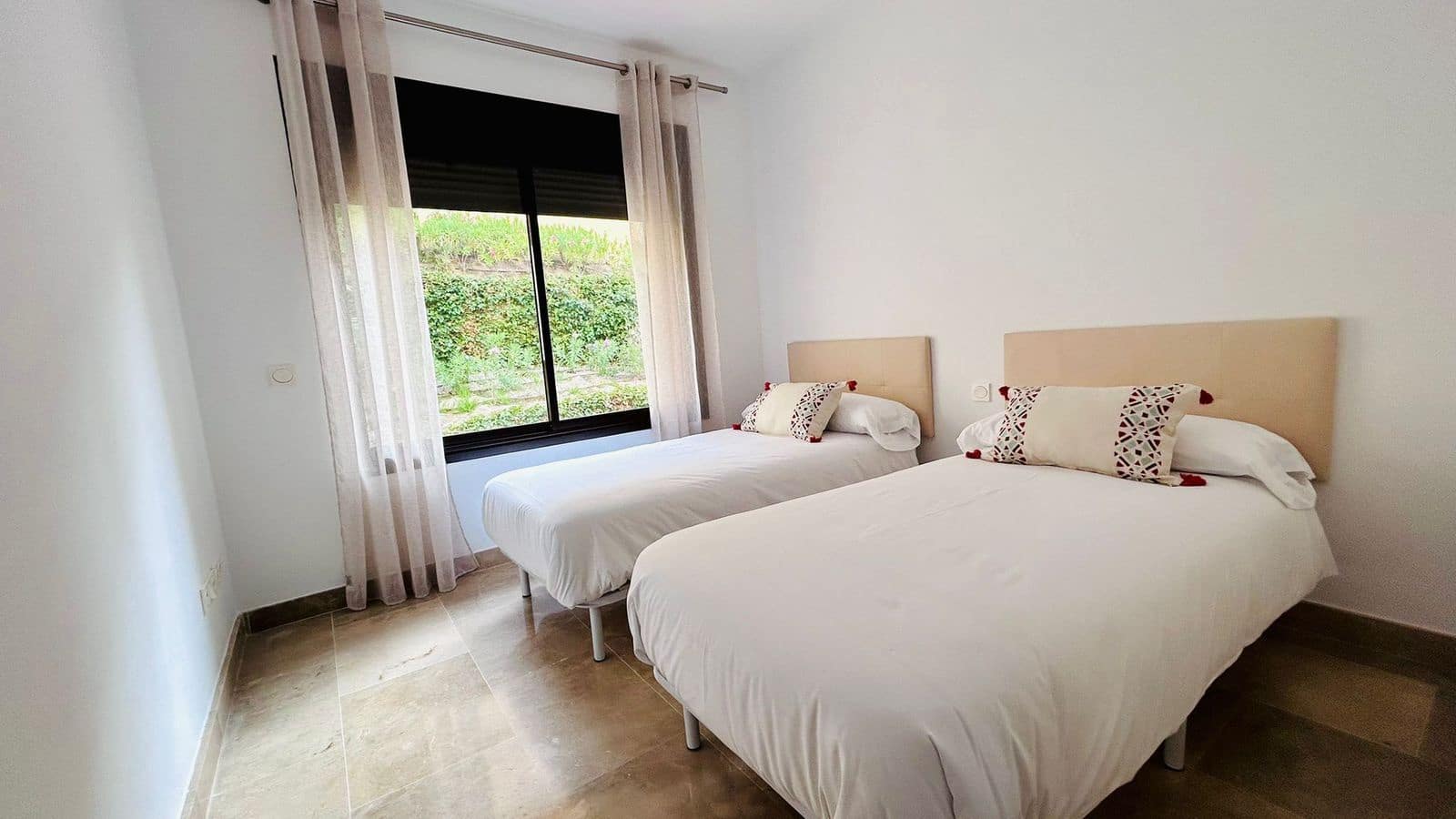 2 makuuhuone Huoneisto myytävänä paikassa La Duquesa / Puerto de la Duquesa mukana uima-altaan 
autotalli - 334 000 € (Ref: 9473319)