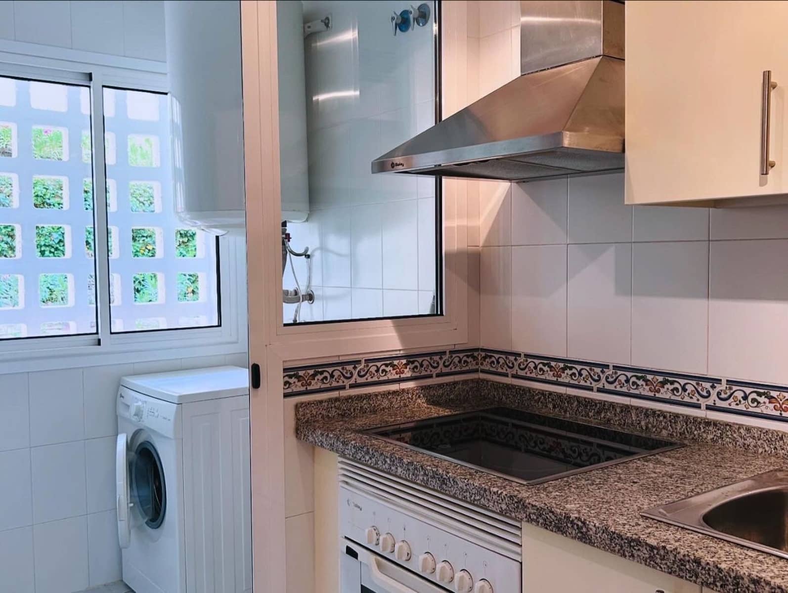 2 makuuhuone Huoneisto myytävänä paikassa La Duquesa / Puerto de la Duquesa mukana uima-altaan 
autotalli - 334 000 € (Ref: 9473319)