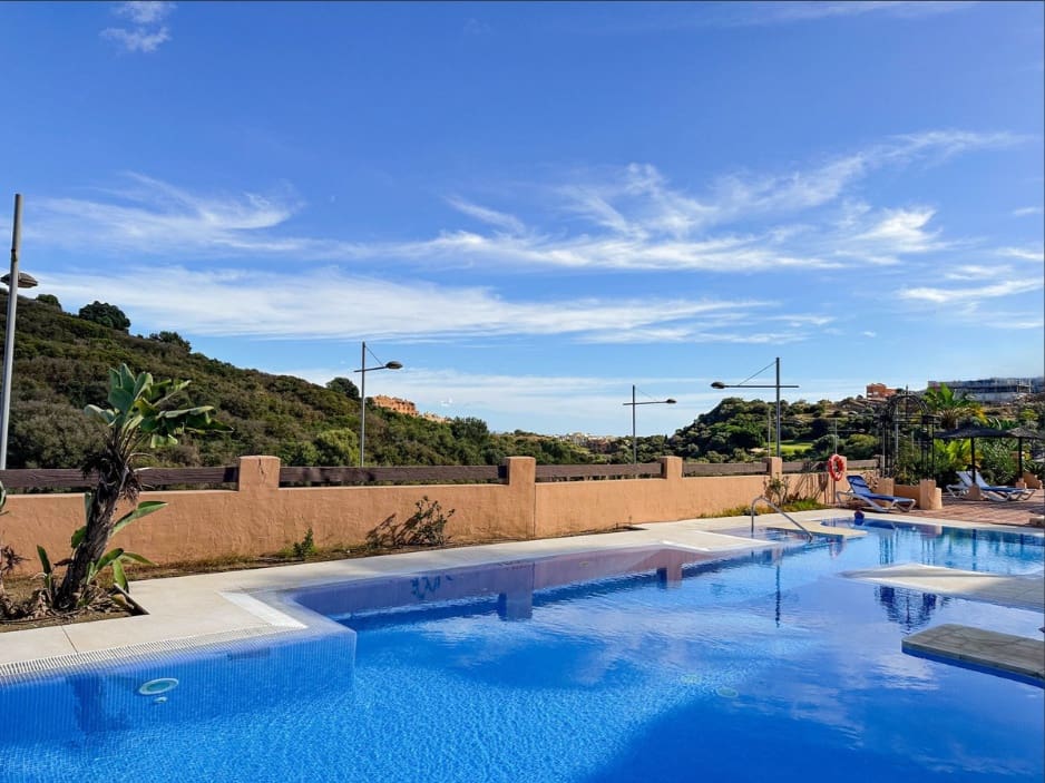 2 makuuhuone Huoneisto myytävänä paikassa La Duquesa / Puerto de la Duquesa mukana uima-altaan 
autotalli - 334 000 € (Ref: 9473346)