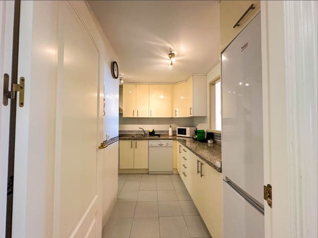 2 makuuhuone Huoneisto myytävänä paikassa La Duquesa / Puerto de la Duquesa, Manilva mukana uima-altaan 
autotalli - 334 000 € (Ref: 9473346)