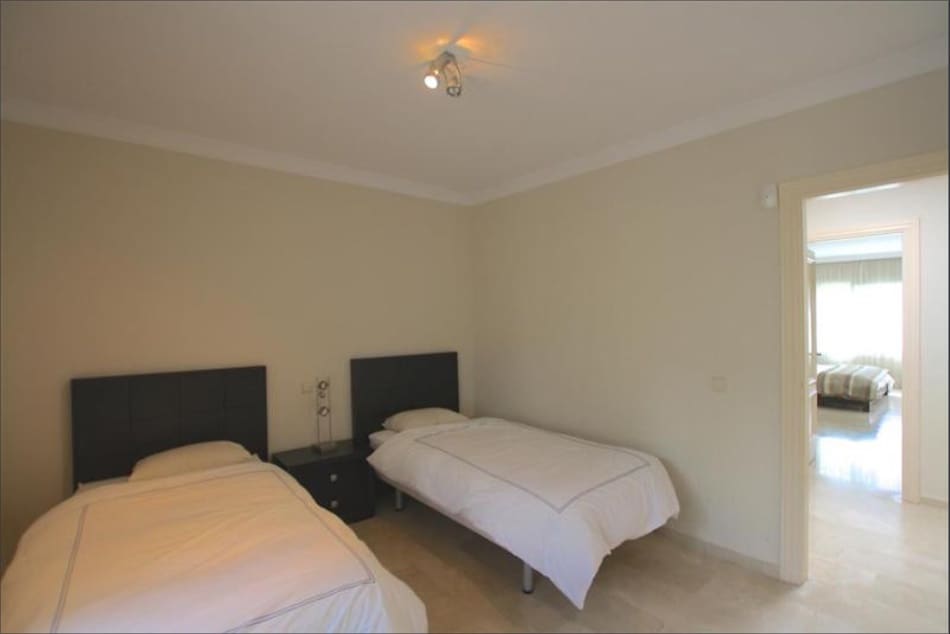 3 slaapkamer Halfvrijstaande villa te koop in Malaga stad met zwembad - € 495.000 (Ref: 9473377)