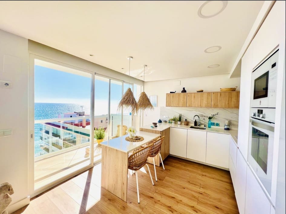 2 bedroom Apartment for sale in Calahonda with pool - € 449,000 (Ref: 9474127)