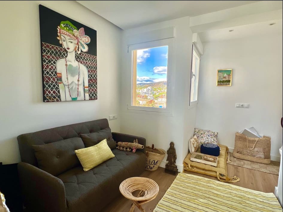 2 bedroom Apartment for sale in Calahonda with pool - € 449,000 (Ref: 9474127)