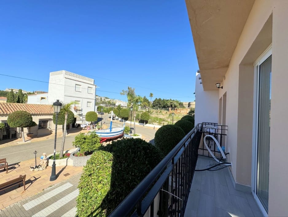 3 sypialnia Dom na sprzedaż w La Duquesa / Puerto de la Duquesa z garażem - 425 000 € (Ref: 9474445)