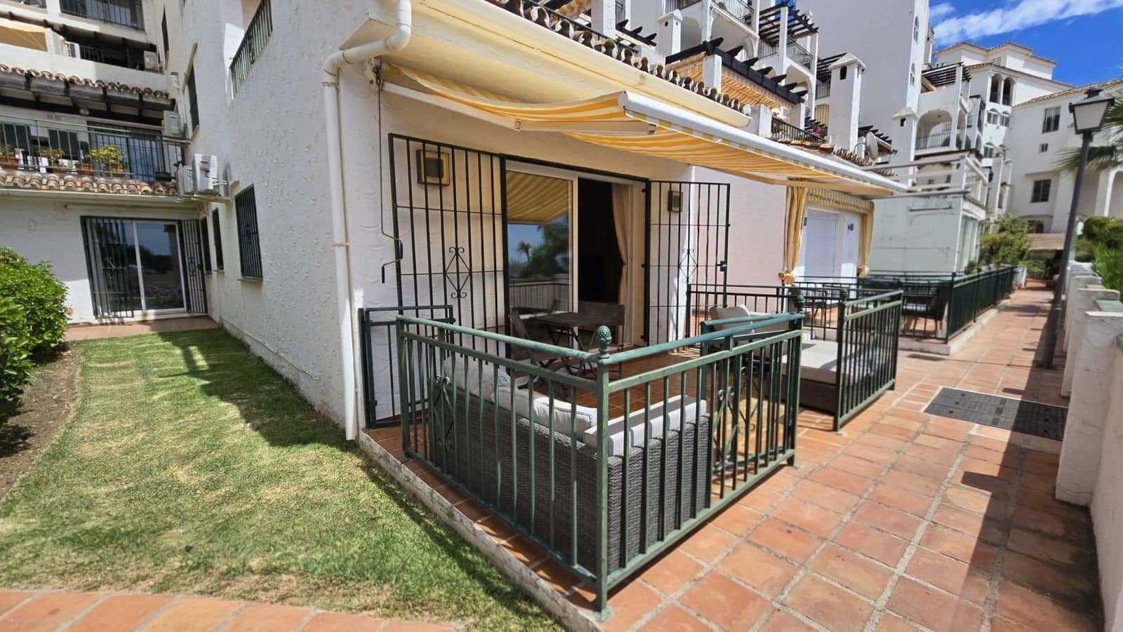 2 sypialnia Apartament na sprzedaż w Calahonda z basenem - 299 950 € (Ref: 9474453)