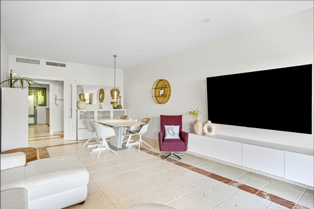 2 bedroom Apartment for sale in Estepona with pool - € 455,000 (Ref: 9474867)