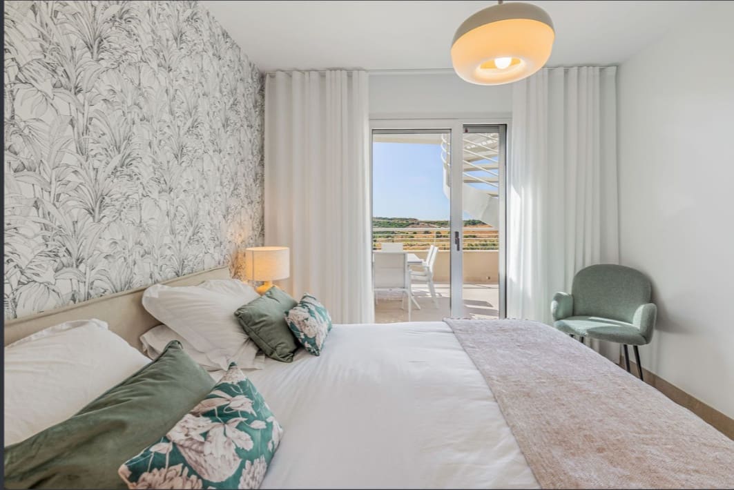 2 Zimmer Penthouse zu verkaufen in Estepona mit Pool - 450.000 € (Ref: 9474882)