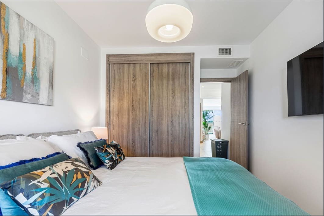 2 Zimmer Penthouse zu verkaufen in Estepona mit Pool - 450.000 € (Ref: 9474882)