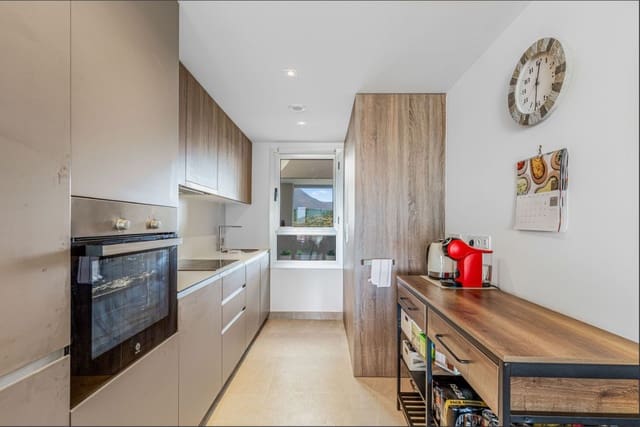 2 Zimmer Penthouse zu verkaufen in Estepona mit Pool - 450.000 € (Ref: 9474882)