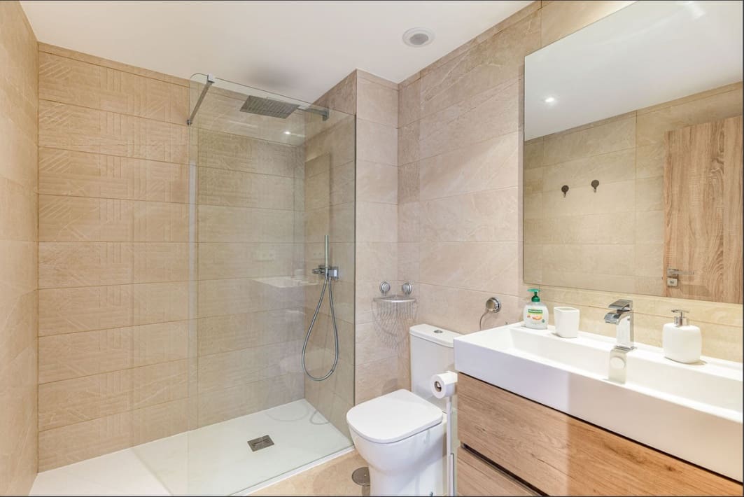 2 Zimmer Penthouse zu verkaufen in Estepona mit Pool - 450.000 € (Ref: 9474882)