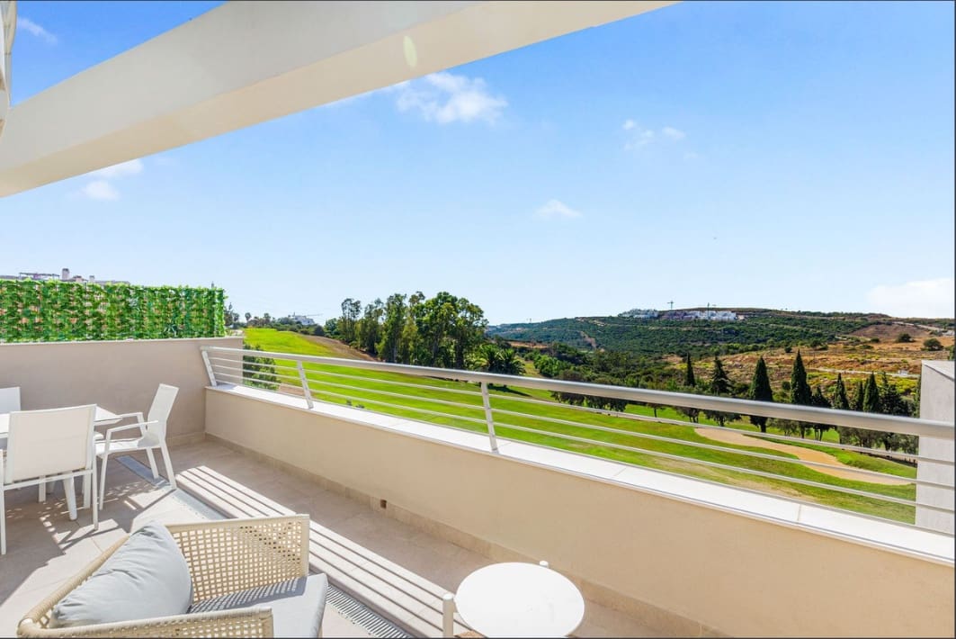 2 Zimmer Penthouse zu verkaufen in Estepona mit Pool - 450.000 € (Ref: 9474882)