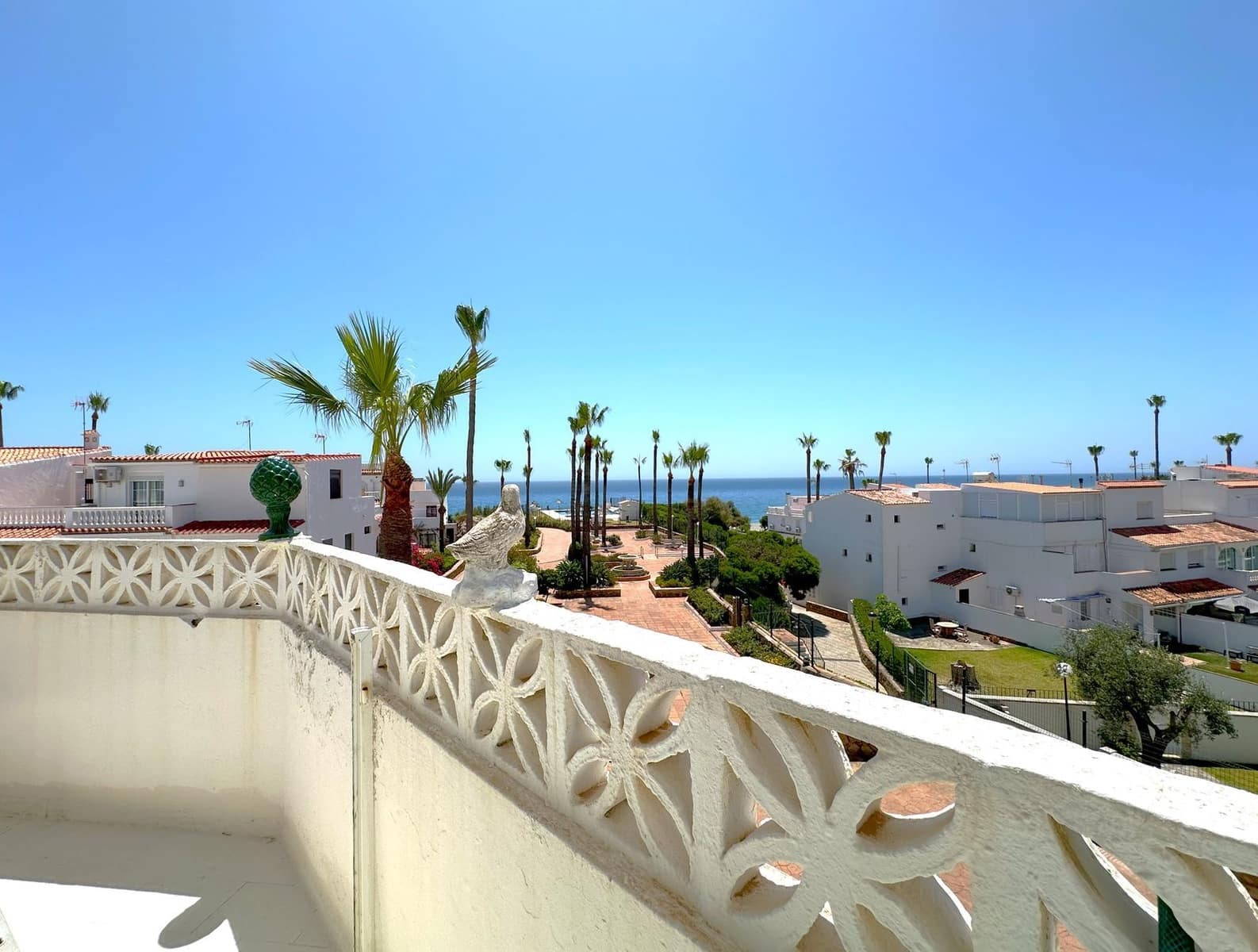 3 bedroom Townhouse for sale in La Duquesa / Puerto de la Duquesa with pool - € 290,000 (Ref: 9475461)