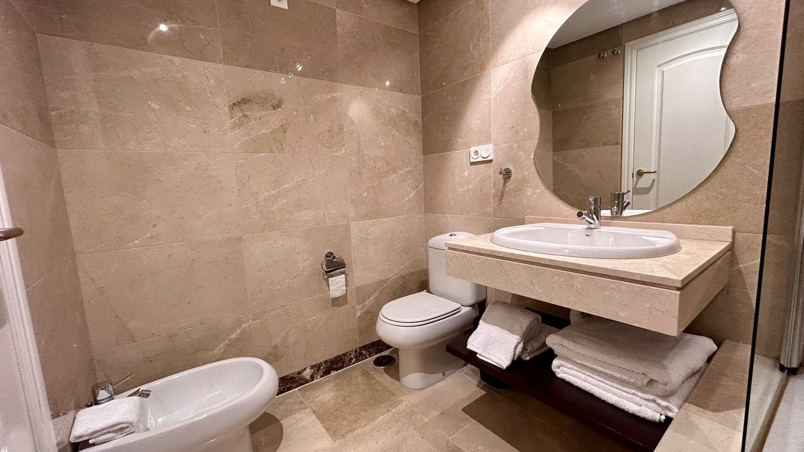 2 camera da letto Appartamento in vendita in La Duquesa / Puerto de la Duquesa con piscina garage - 334.000 € (Rif: 9475473)