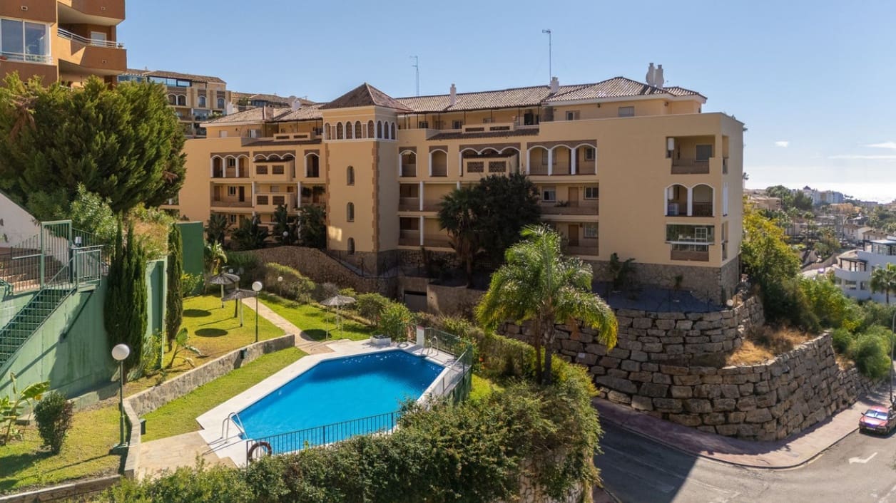 2 makuuhuone Kattohuoneisto myytävänä paikassa Riviera del Sol - 375 000 € (Ref: 9475475)