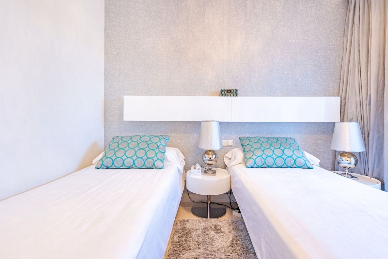 Apartamento de 2 habitaciones en Benahavís en venta con piscina garaje - 450.000 € (Ref: 9476002)