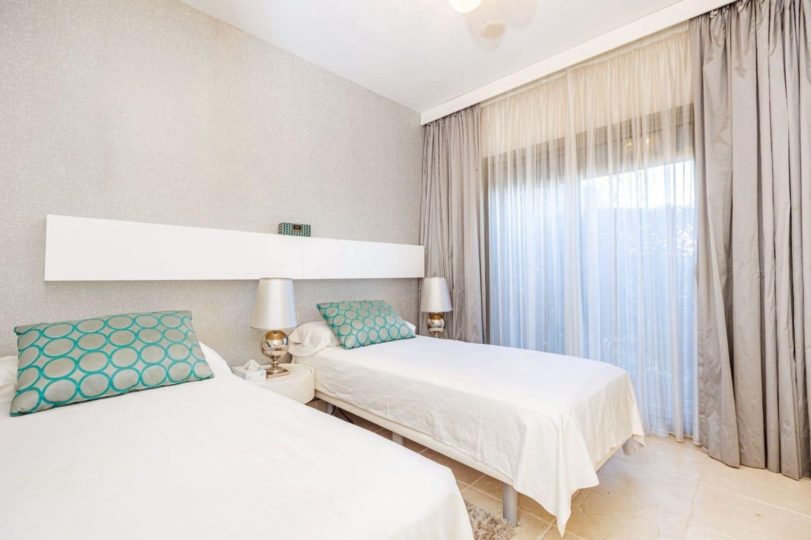 Apartamento de 2 habitaciones en Benahavís en venta con piscina garaje - 450.000 € (Ref: 9476002)