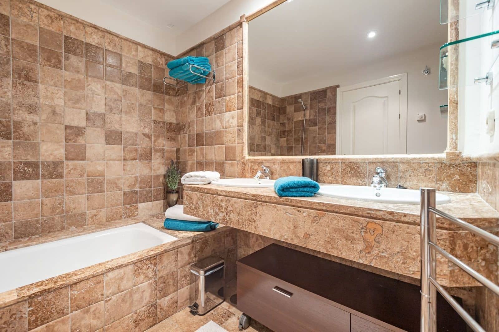 Apartamento de 2 habitaciones en Benahavís en venta con piscina garaje - 450.000 € (Ref: 9476002)