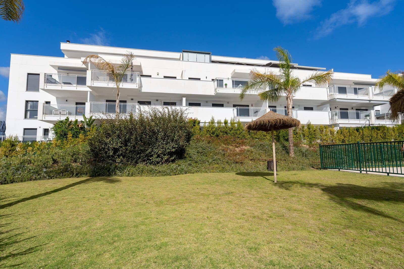 3 slaapkamer Appartement te koop in La Cala de Mijas met zwembad garage - € 395.000 (Ref: 9476047)