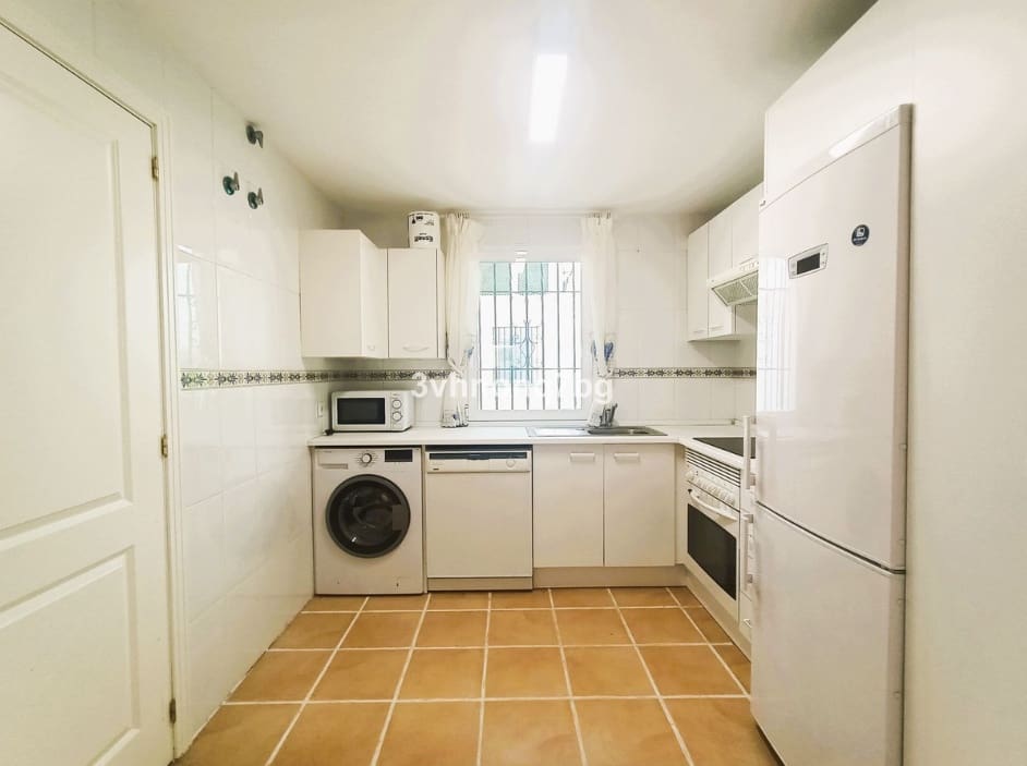 2 soverom Leilighet til salgs i Estepona med svømmebasseng garasje - € 450 000 (Ref: 9476051)