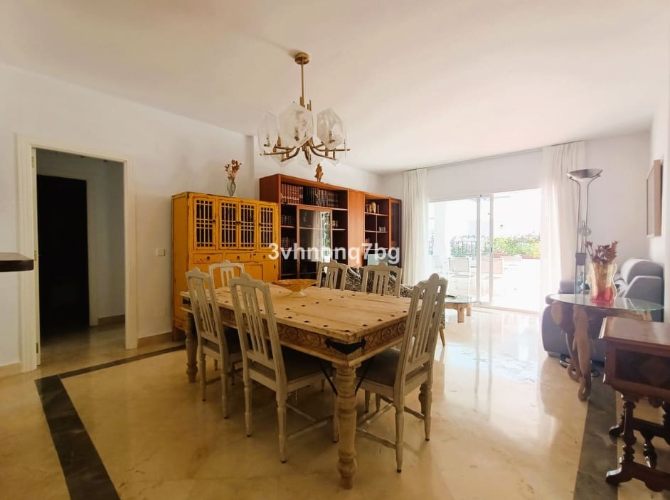 2 soverom Leilighet til salgs i Estepona med svømmebasseng garasje - € 450 000 (Ref: 9476051)